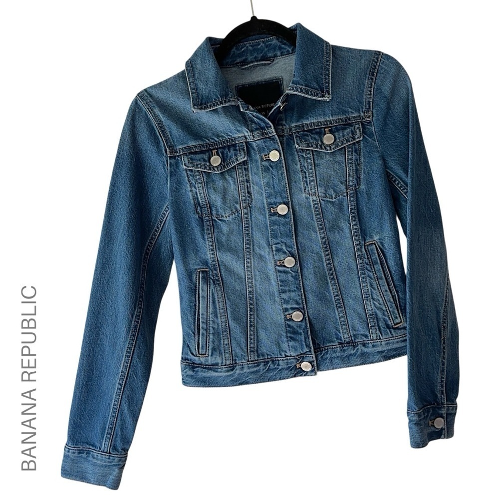 BANANA REPUBLIC | NWOT CLASSIC JEAN JACKET 
MEDIUM WASH DENIM | EXTRA SMALL